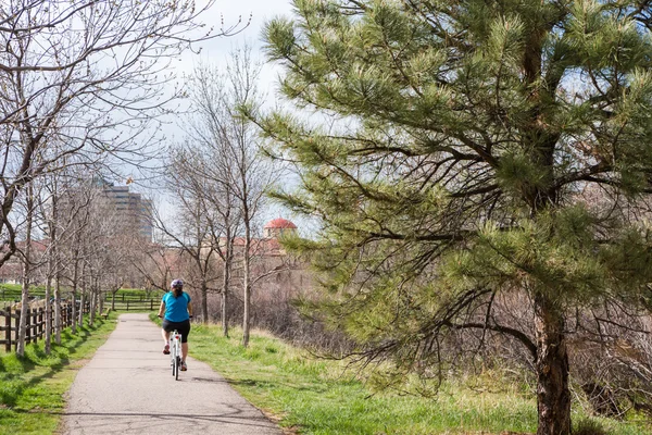 Bike trail in urban area — Stock Photo, Image