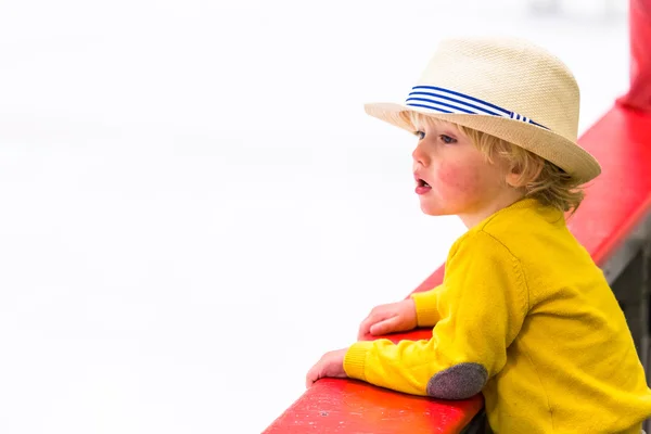 Cute toddler boy at hockey game — Stock Photo, Image