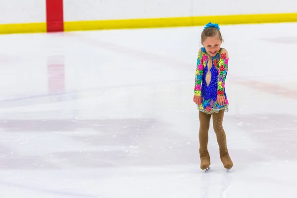 Jeune patineur artistique pratiquant — Photo