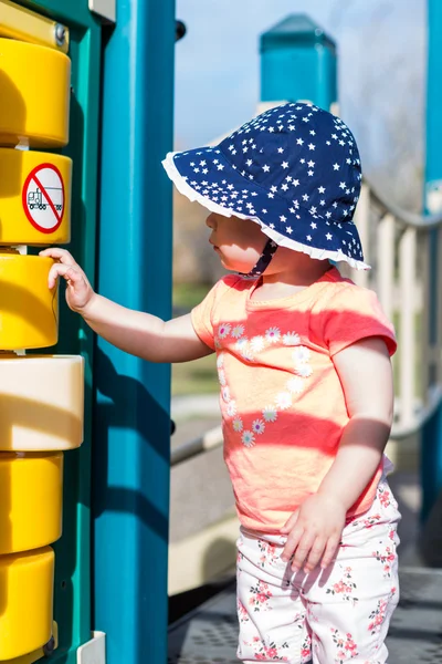 Toddler girl playing on tot lot — Stock Photo, Image