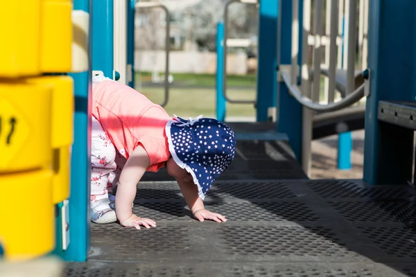 Toddler girl playing on tot lot — Stock Photo, Image