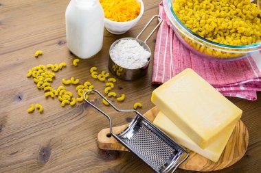 Preparing macaroni and cheese clipart