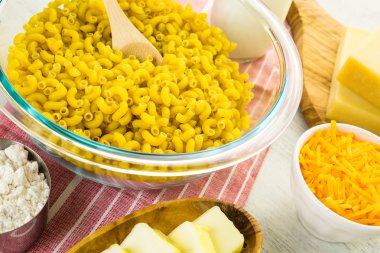 Peynirli makarna hazırlama