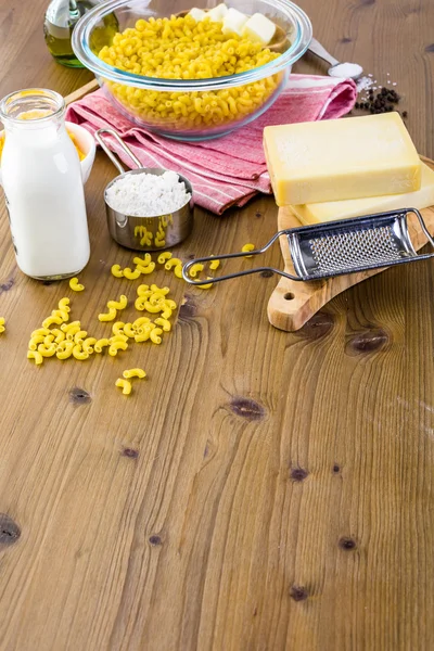 Przygotowanie makaronu i sera — Zdjęcie stockowe