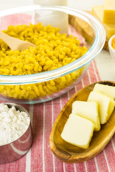 Przygotowanie makaronu i sera — Zdjęcie stockowe