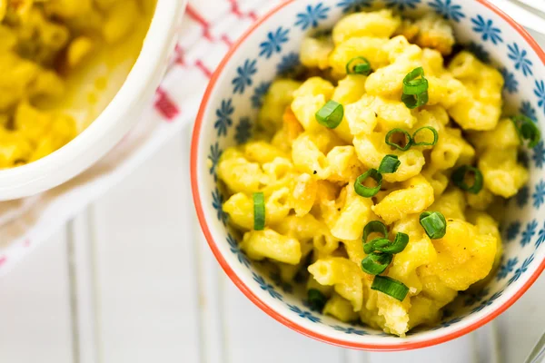 Macarrones y queso con cebollino — Foto de Stock