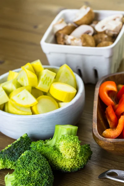 Ingredientes frescos, verduras mixtas —  Fotos de Stock