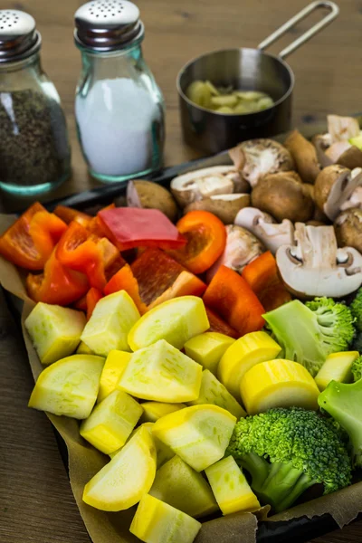 Verduras mixtas en la mesa —  Fotos de Stock