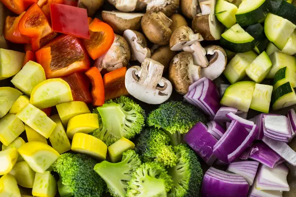 Gemengde groenten op tafel — Stockfoto
