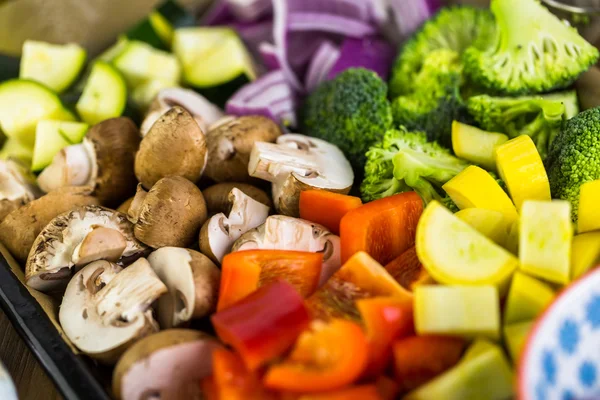 Verduras mixtas en la mesa —  Fotos de Stock