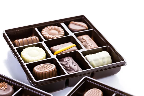 Chocolates surtidos en caja — Foto de Stock