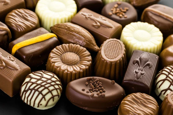 Cioccolatini assortiti da vicino — Foto Stock