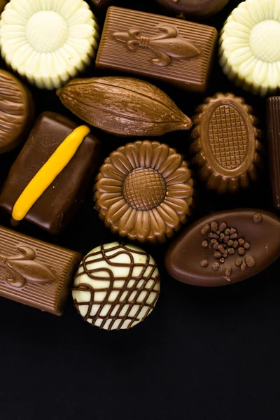 Chocolates surtidos de cerca — Foto de Stock