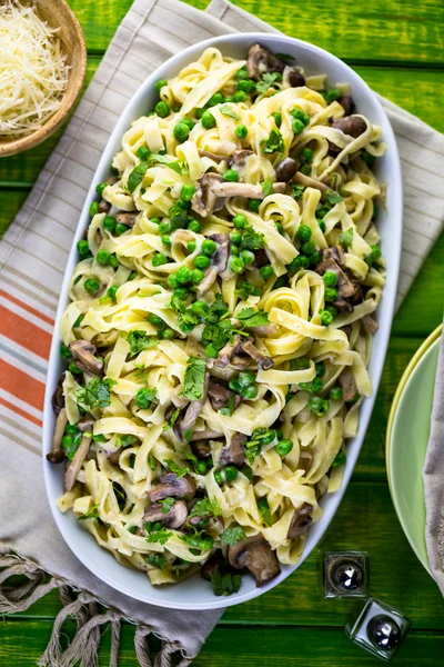 Fettuccine con setas de cerca — Foto de Stock