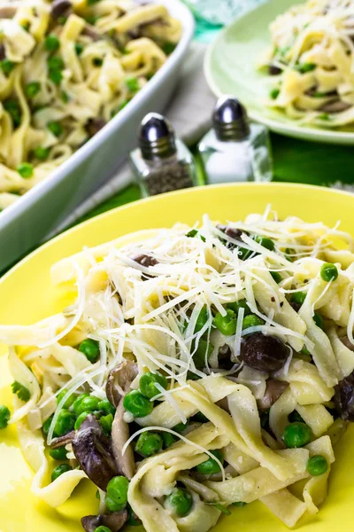 Fettuccine con setas de cerca — Foto de Stock