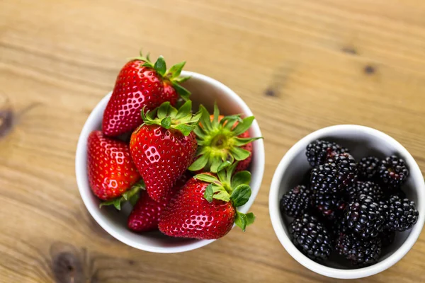 Organic fresh fruits in round bowls — Stock Photo, Image
