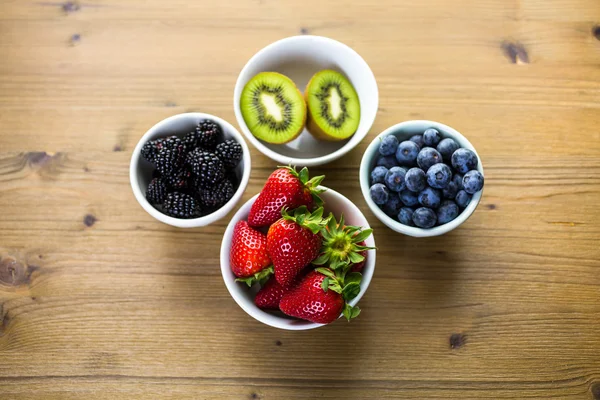 Frutas frescas ecológicas —  Fotos de Stock