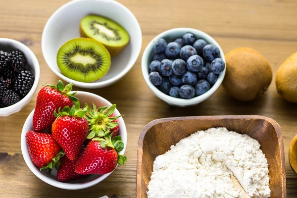 Ingredients for fruit tarts — Stock Photo, Image