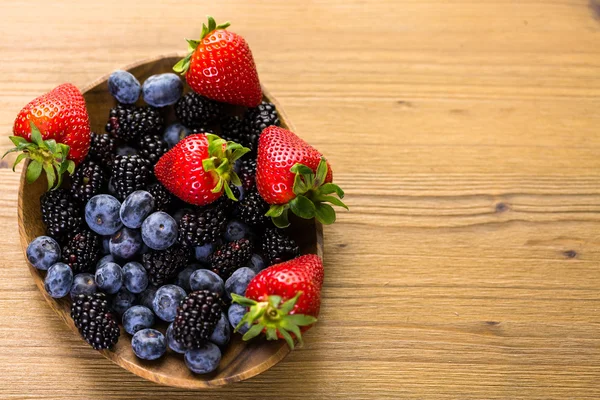 Bio frisches gemischtes Obst — Stockfoto