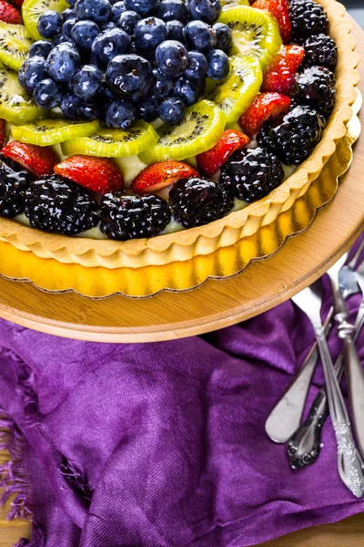 Fresh fruit tart on cake stand — Stock Photo, Image