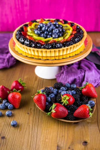 Fresh fruit tart on cake stand — Stock Photo, Image