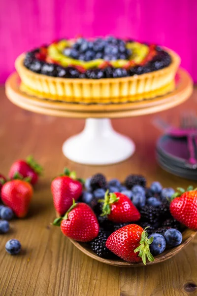 Fresh fruit tart on cake stand — Stock Photo, Image