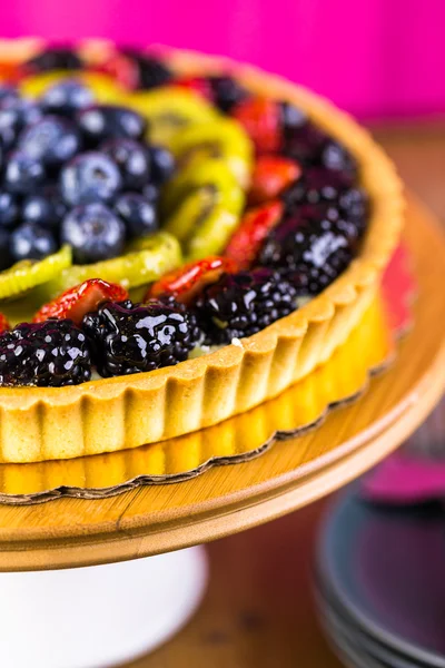 Fresh fruit tart on cake stand — Stock Photo, Image