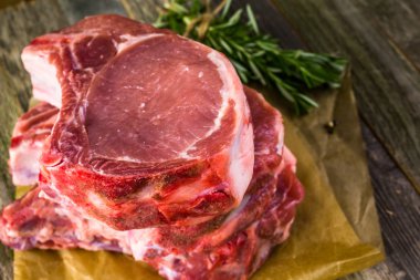 Organik aslan pirzola