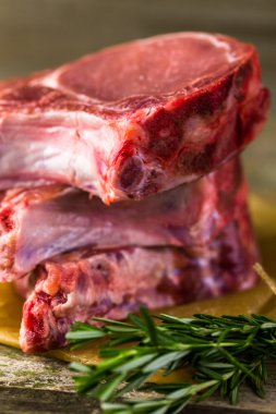 Organik aslan pirzola