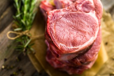 Organik aslan pirzola