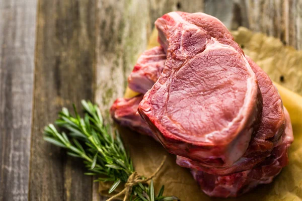 Chuletas de león de cerdo ecológico —  Fotos de Stock