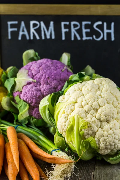 Produtos hortícolas biológicos frescos — Fotografia de Stock