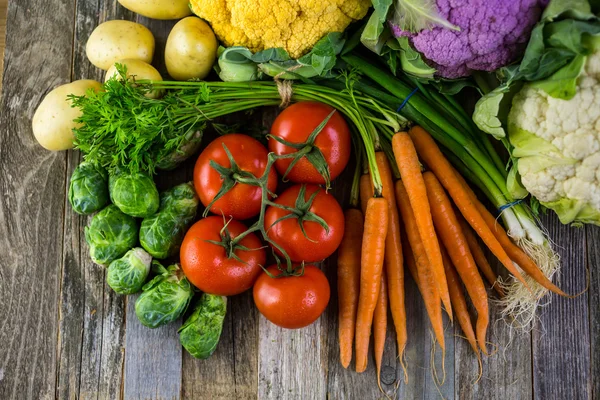 Produtos hortícolas biológicos frescos — Fotografia de Stock