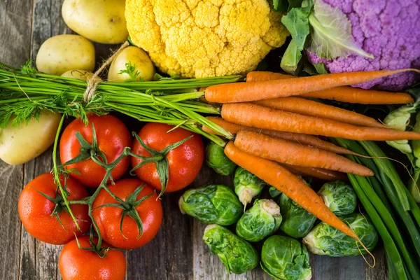 Produtos hortícolas biológicos frescos — Fotografia de Stock