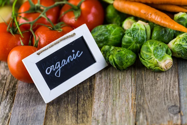 Produtos hortícolas biológicos frescos — Fotografia de Stock