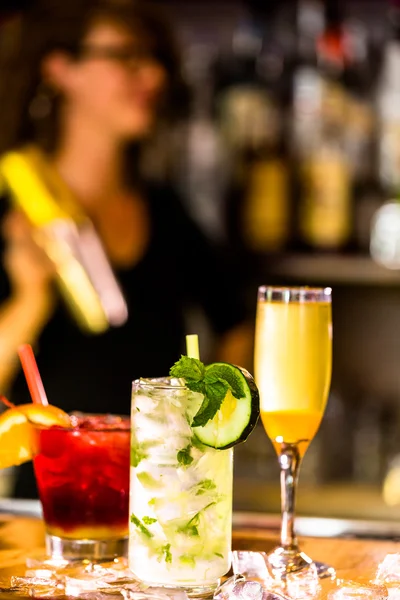 Colorful cocktail on top of the bar — Stock Photo, Image