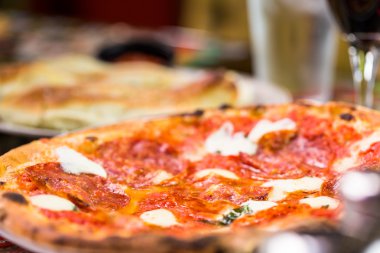 Napoliten tarzı Pizza