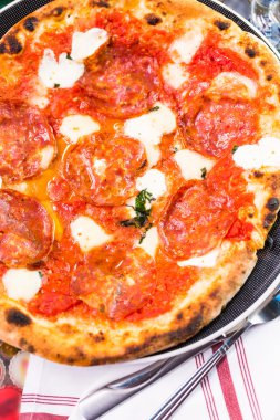 Napoliten tarzı Pizza