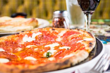Napoliten tarzı Pizza