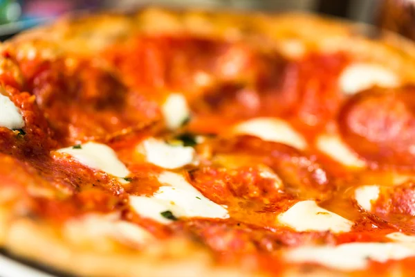 Pizza in stile napoletano — Foto Stock