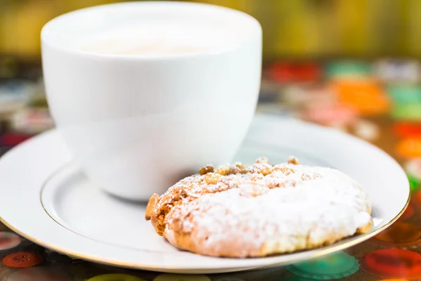 Caffè con biscotto da vicino — Foto Stock