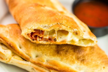 Taze biberli calzone yaptı
