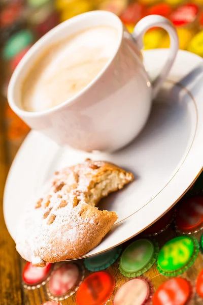 Caffè con biscotto da vicino — Foto Stock