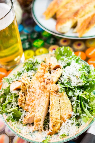 Arugula salad with grilled chicken — Stock Photo, Image