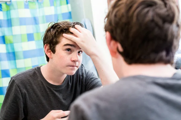 Tiener klaar in de ochtend. — Stockfoto