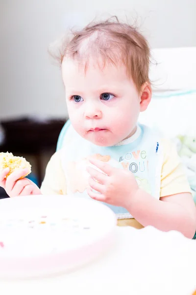 昼食を食べて幼児の女の子 — ストック写真