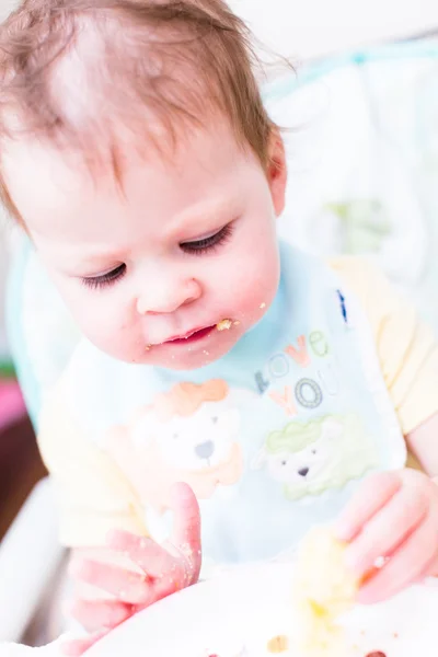昼食を食べて幼児の女の子 — ストック写真