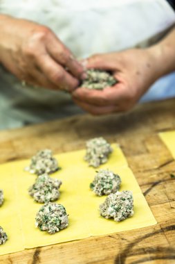 İtalyan Mantısı hazırlanıyor