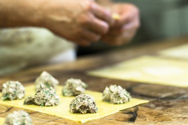 İtalyan Mantısı hazırlanıyor