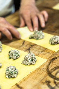 İtalyan Mantısı hazırlanıyor